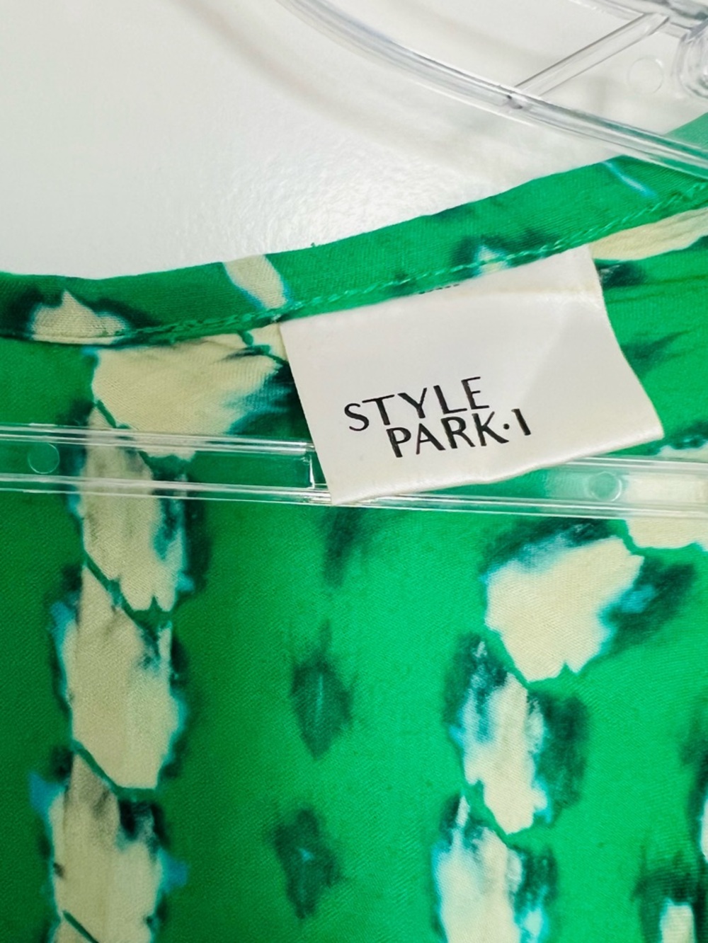 Vince Camuto Green Tie-Dye Tunic Caftan - Picture 3 of 3